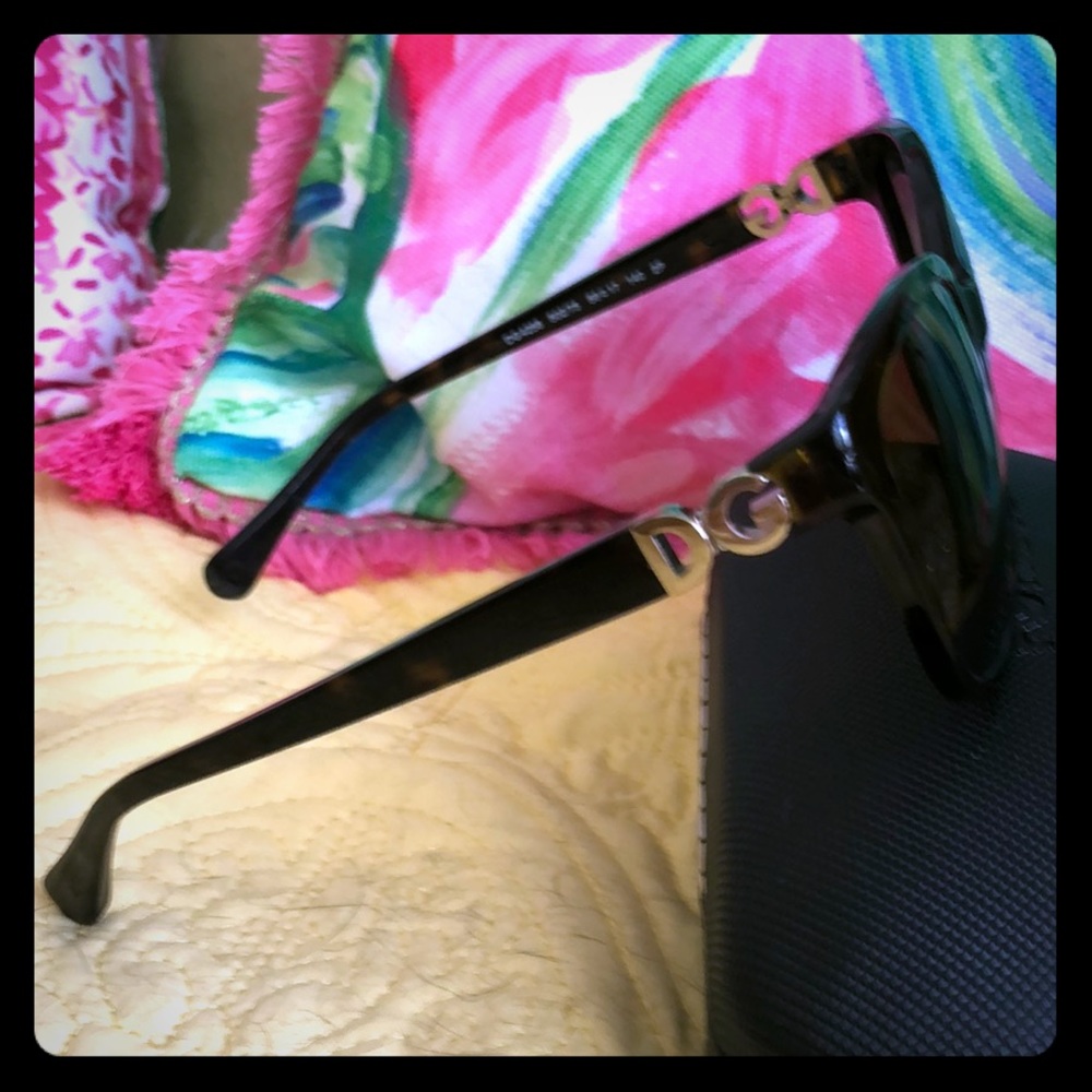 Like New Dolce & Gabbana Logo Sunglasses- tortoise